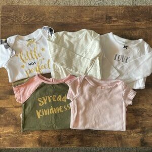 5 Long and Short Sleeve Onesies 3-6 Months Baby